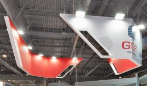 Sécurité éléments suspendus stands